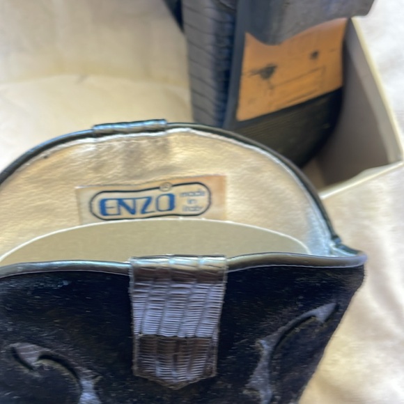 Boots - Picture 4 of 5